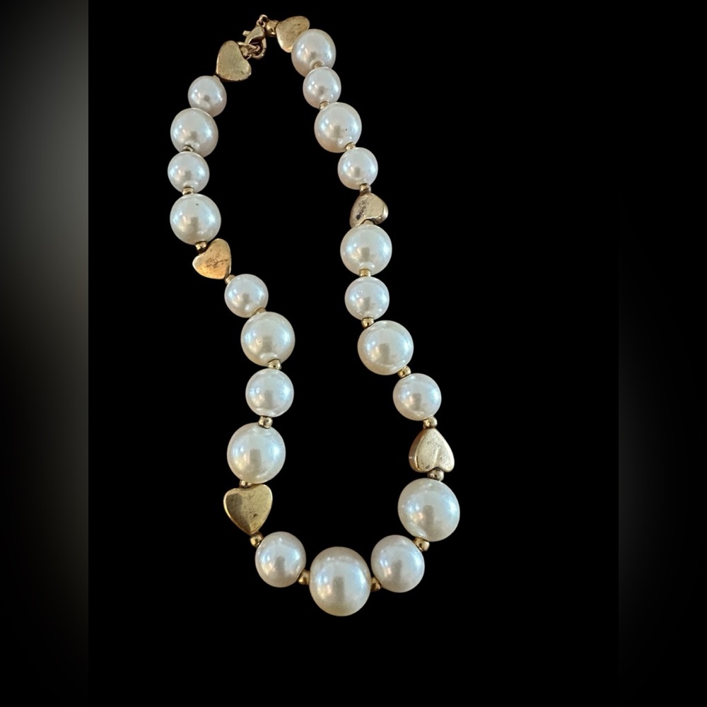 Elegant Pearl and Gold Heart Necklace‎